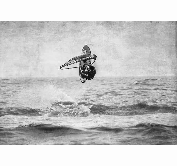 Gray wall mural black and white windsurfing - TenStickers