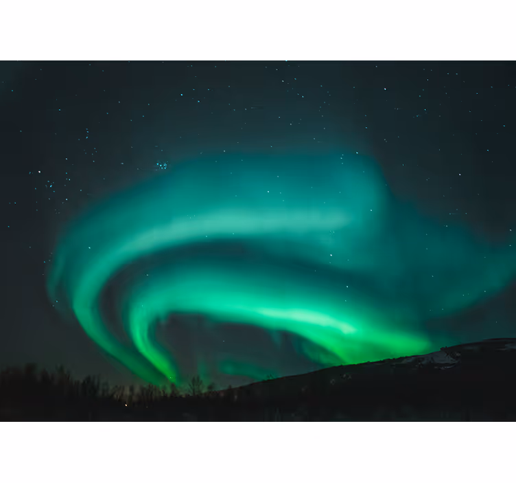Beautiful green northern light Sky Wall Mural - TenStickers
