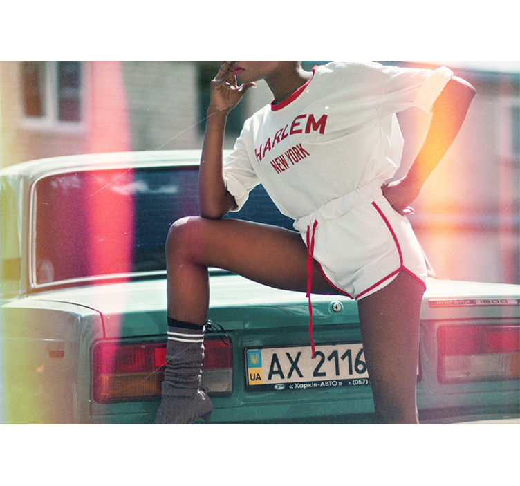 Harlem Style Pose people painting mural - TenStickers