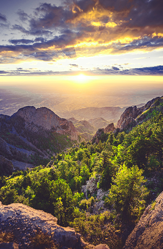 Living room poster sunrise over the mountain - TenStickers