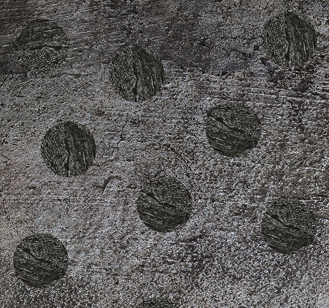 Gray vinyl rug with abstract circular patterns - TenStickers